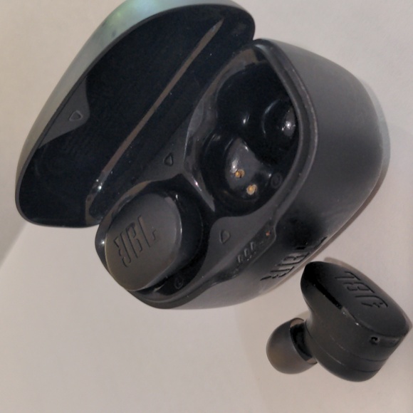 JBL Tune Buds True Wireless - Picture 4 of 4